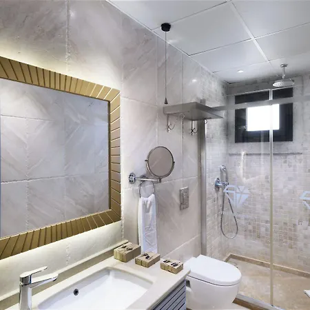 Five Diamonds فندق ألاتشاتي